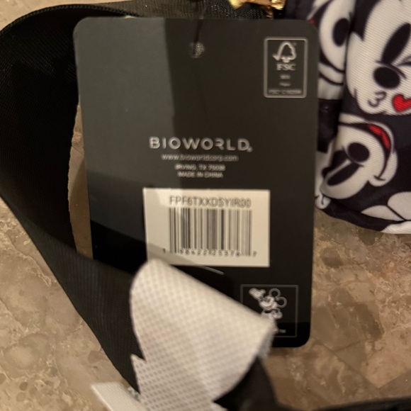 🖤NWT 🖤 Disney Mickey Mouse Black Crossbody Bag - Picture 2 of 9